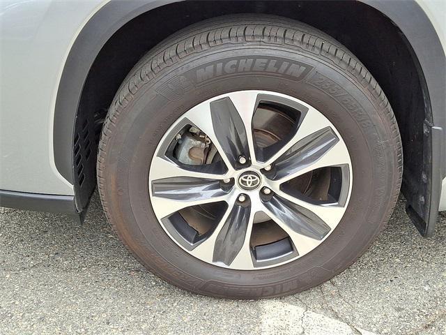 used 2024 Toyota Highlander car, priced at $43,336