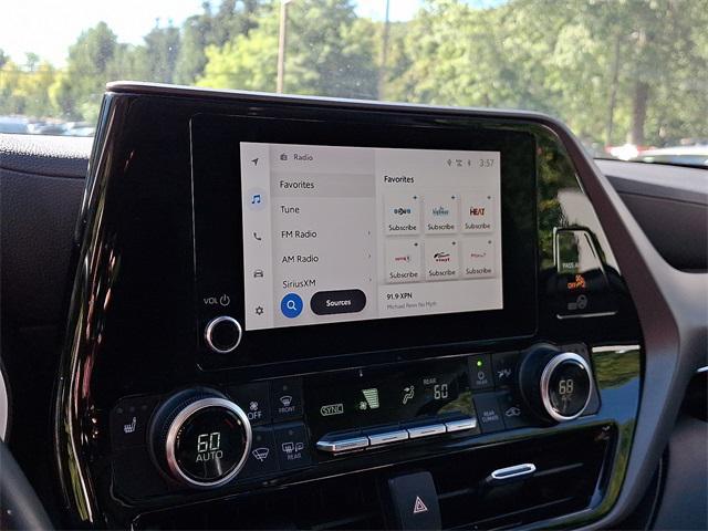 used 2023 Toyota Highlander car, priced at $36,199
