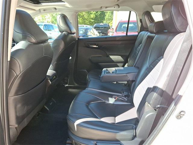 used 2023 Toyota Highlander car, priced at $36,199