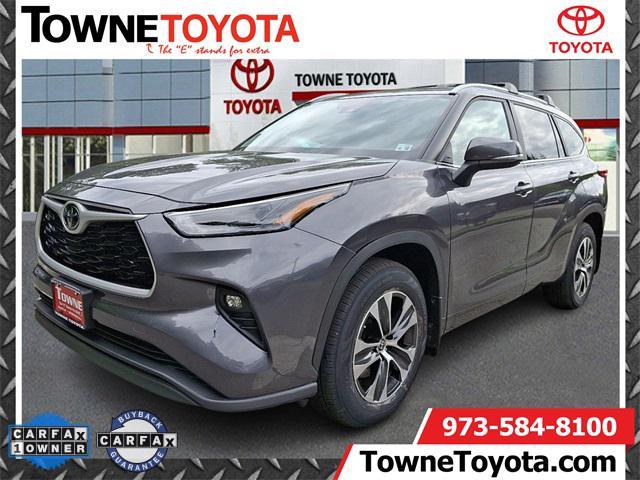 used 2023 Toyota Highlander car, priced at $38,499