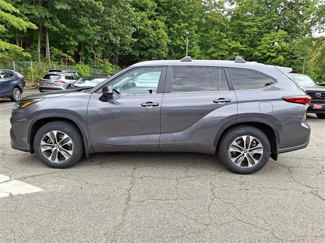 used 2023 Toyota Highlander car, priced at $38,499