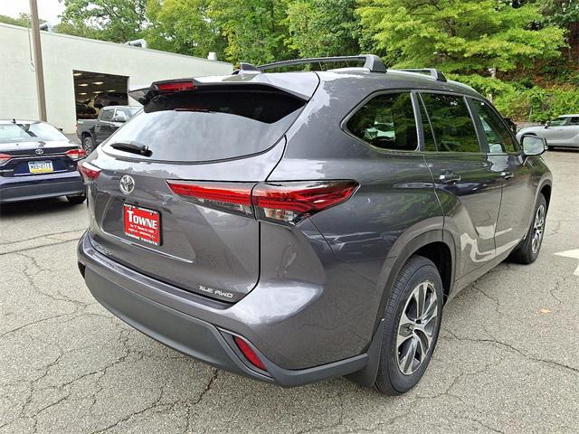used 2023 Toyota Highlander car, priced at $38,499