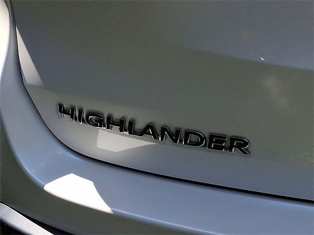 used 2019 Toyota Highlander car, priced at $27,488