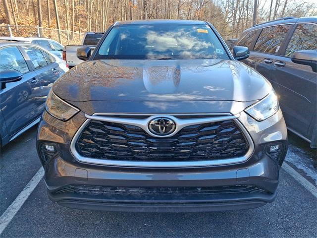 used 2022 Toyota Highlander car, priced at $32,500