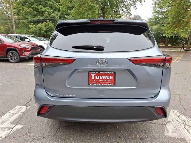 used 2023 Toyota Highlander car, priced at $32,963
