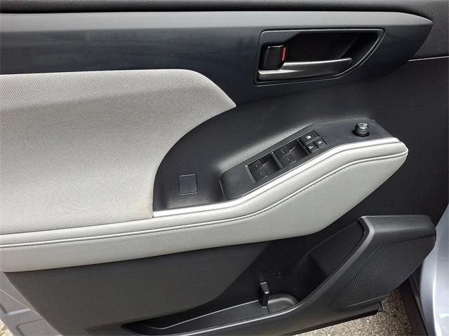 used 2023 Toyota Highlander car, priced at $32,963