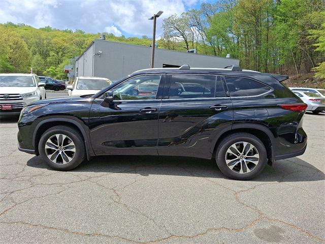 used 2022 Toyota Highlander car, priced at $36,995