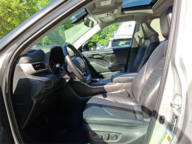 used 2022 Toyota Highlander car, priced at $32,848