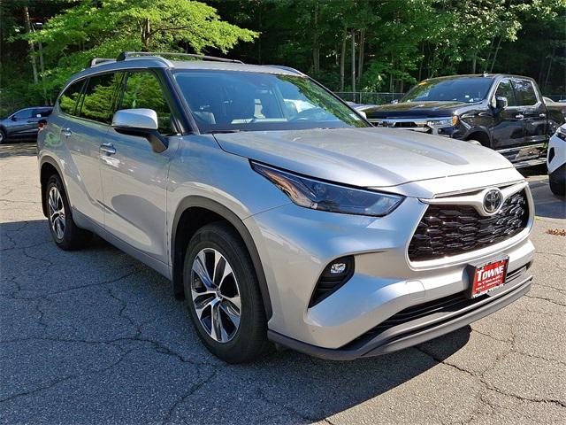 used 2022 Toyota Highlander car, priced at $32,848