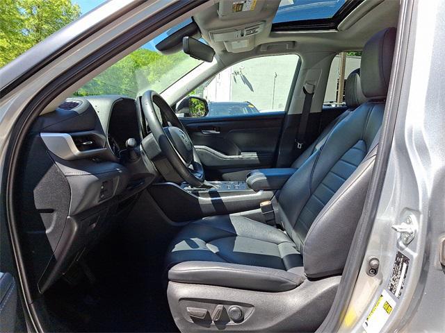 used 2022 Toyota Highlander car, priced at $34,859