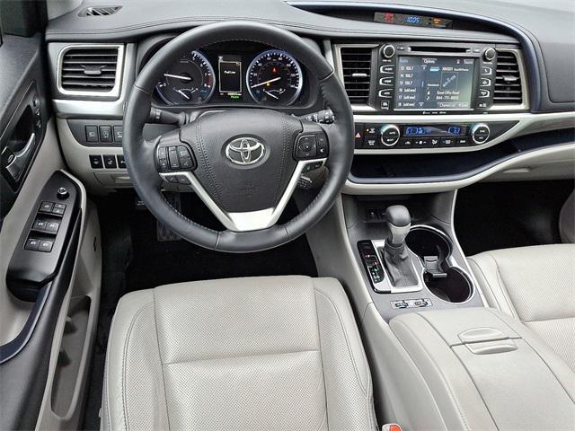 used 2019 Toyota Highlander car, priced at $32,995