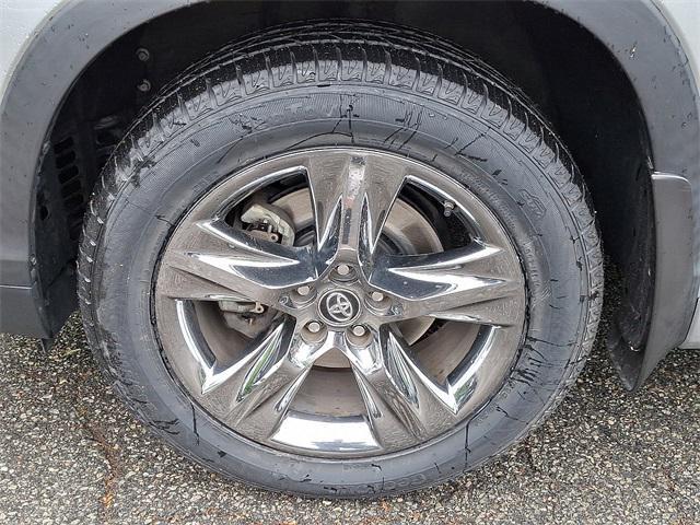 used 2019 Toyota Highlander car, priced at $32,995