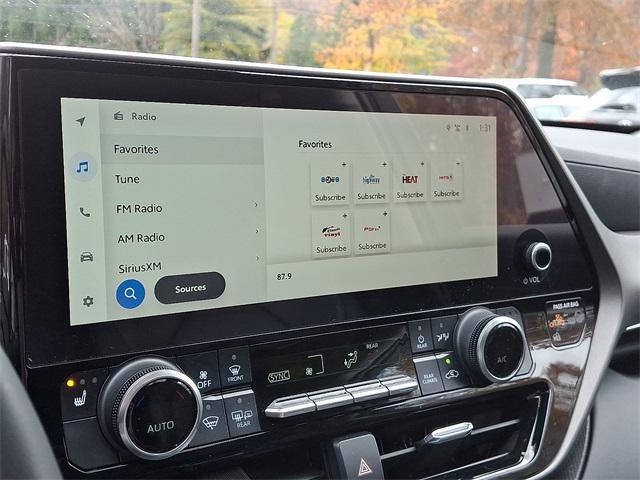 used 2023 Toyota Highlander car, priced at $34,916