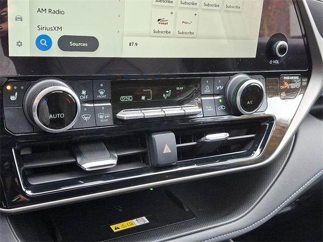 used 2023 Toyota Highlander car, priced at $34,916