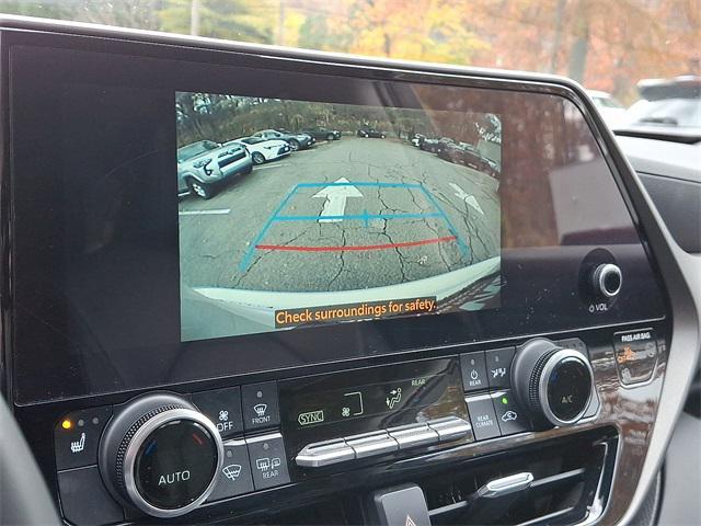 used 2023 Toyota Highlander car, priced at $34,916