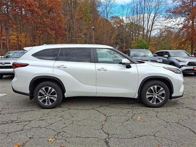 used 2023 Toyota Highlander car, priced at $34,916