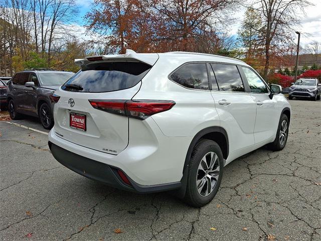 used 2023 Toyota Highlander car, priced at $34,916