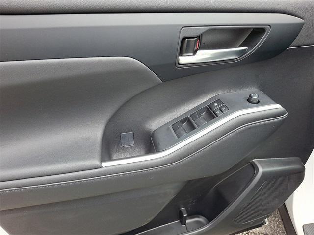 used 2023 Toyota Highlander car, priced at $34,916