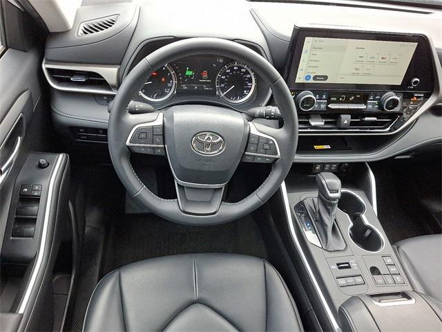 used 2023 Toyota Highlander car, priced at $34,916
