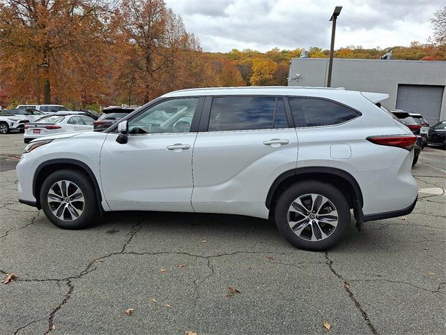 used 2023 Toyota Highlander car, priced at $34,916