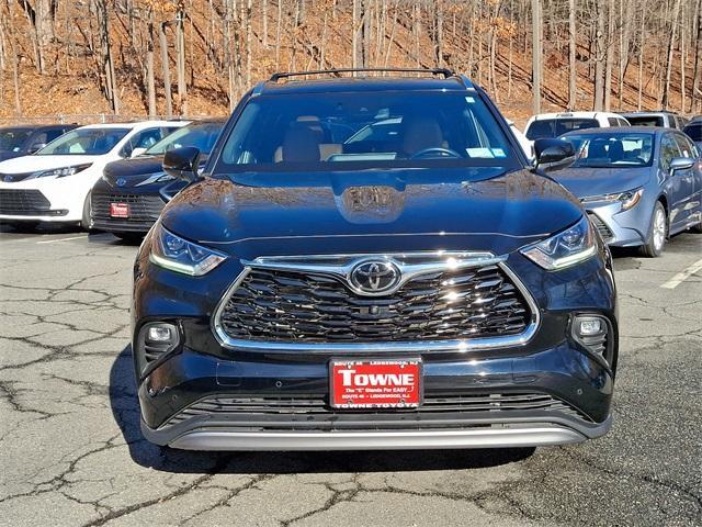 used 2022 Toyota Highlander car, priced at $43,995