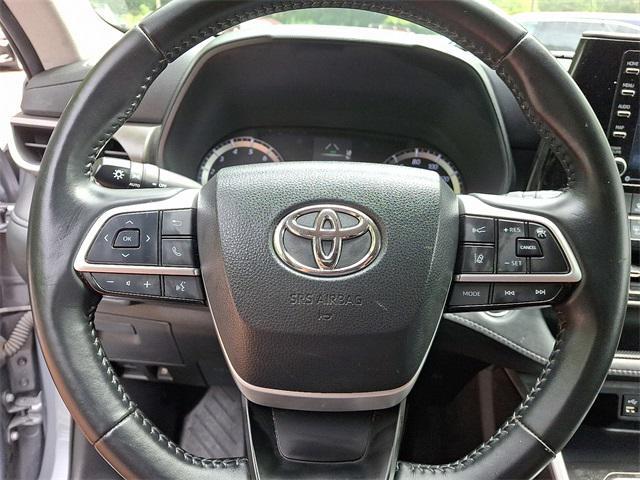 used 2022 Toyota Highlander car, priced at $29,875