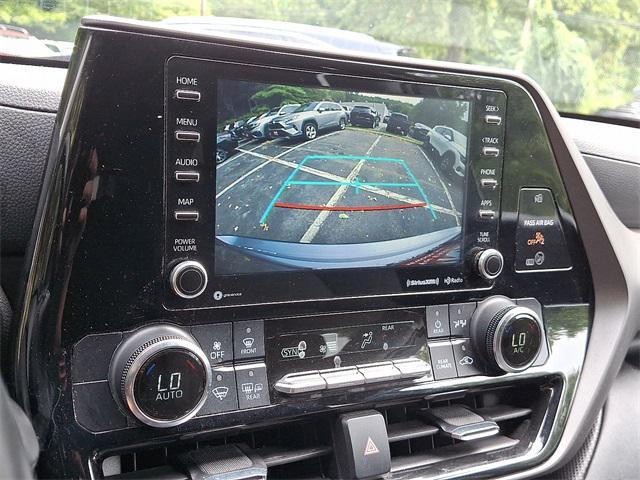used 2022 Toyota Highlander car, priced at $29,875