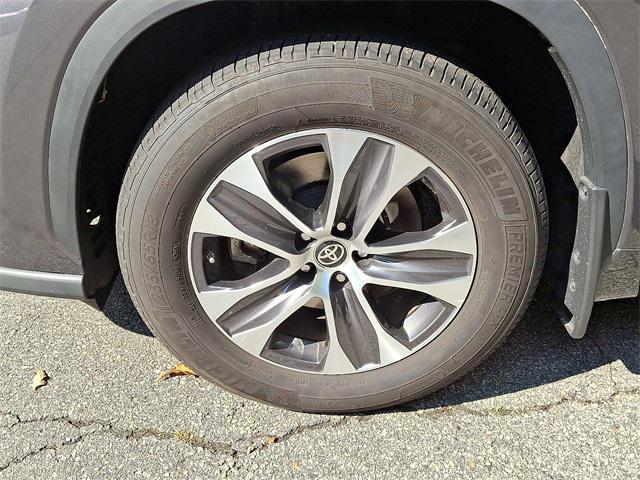 used 2022 Toyota Highlander car, priced at $37,875