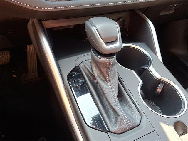 used 2022 Toyota Highlander car, priced at $37,875