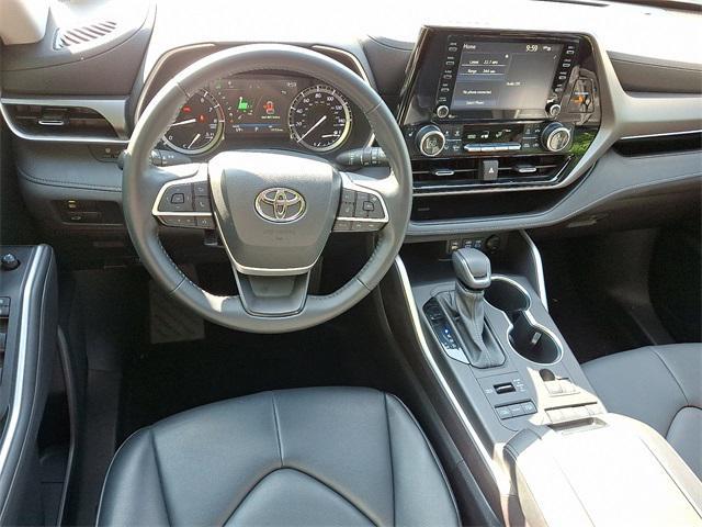 used 2022 Toyota Highlander car, priced at $37,875