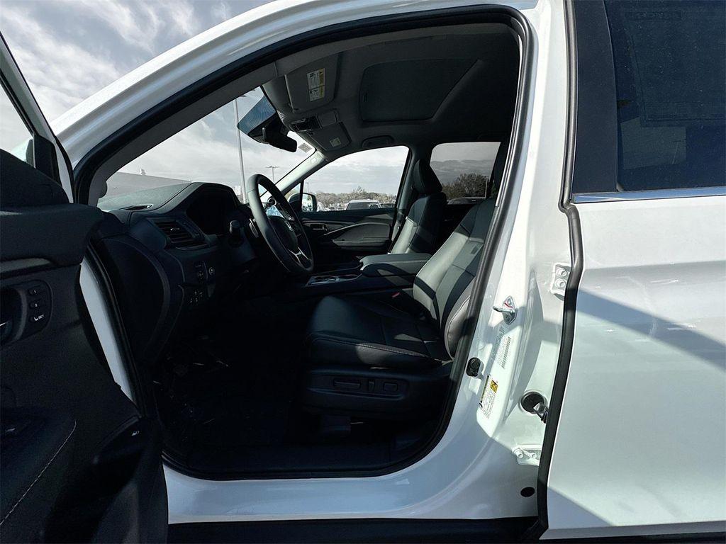 new 2025 Honda Ridgeline car, priced at $42,380