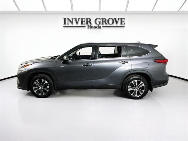 used 2021 Toyota Highlander car, priced at $33,689