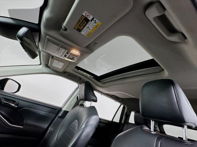 used 2021 Toyota Highlander car, priced at $33,689
