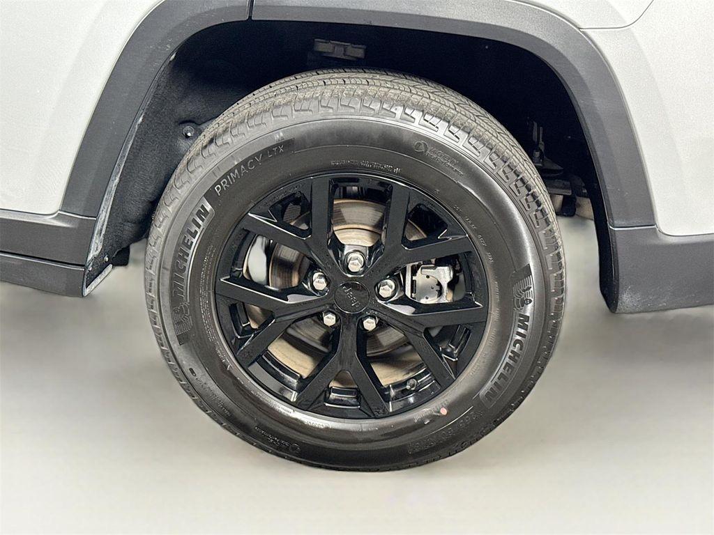 used 2024 Jeep Grand Cherokee car, priced at $26,999