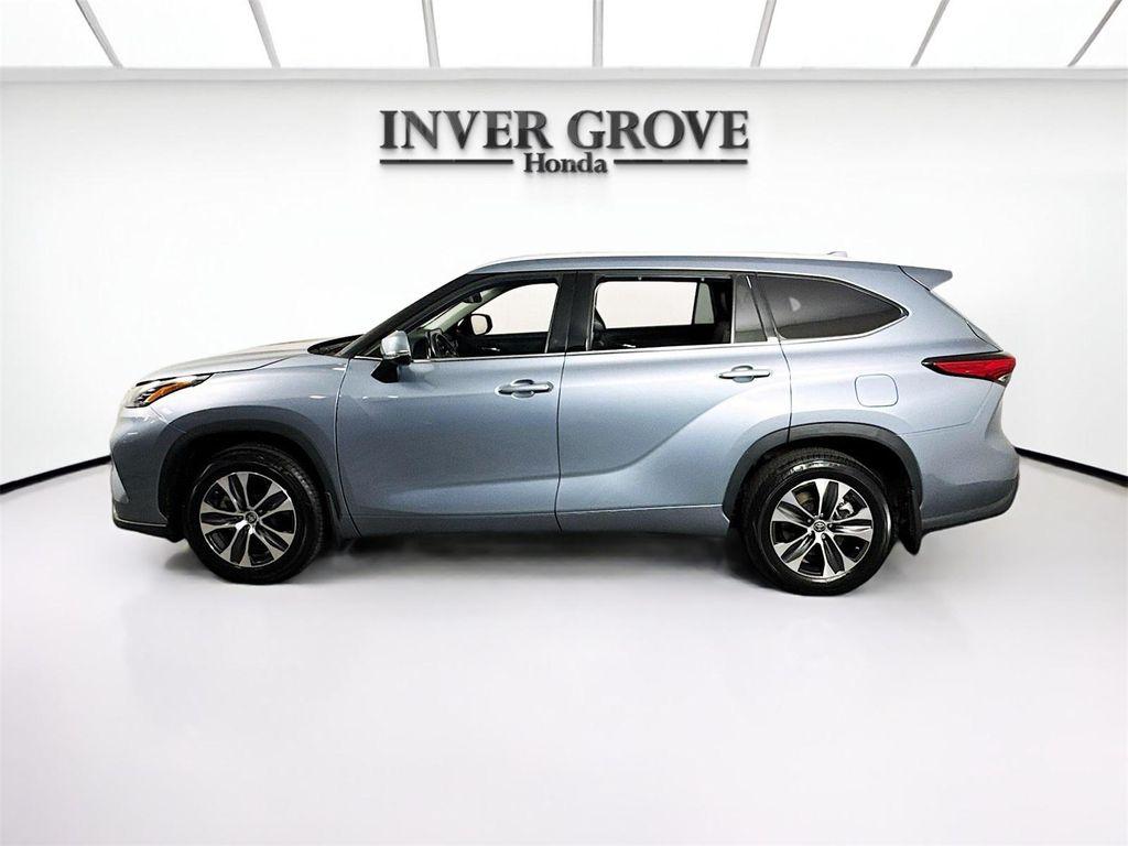 used 2022 Toyota Highlander car, priced at $38,690