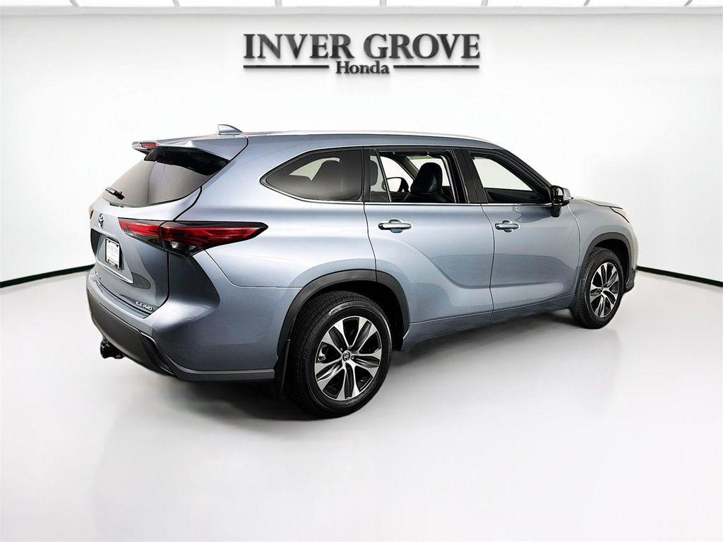 used 2022 Toyota Highlander car, priced at $38,690