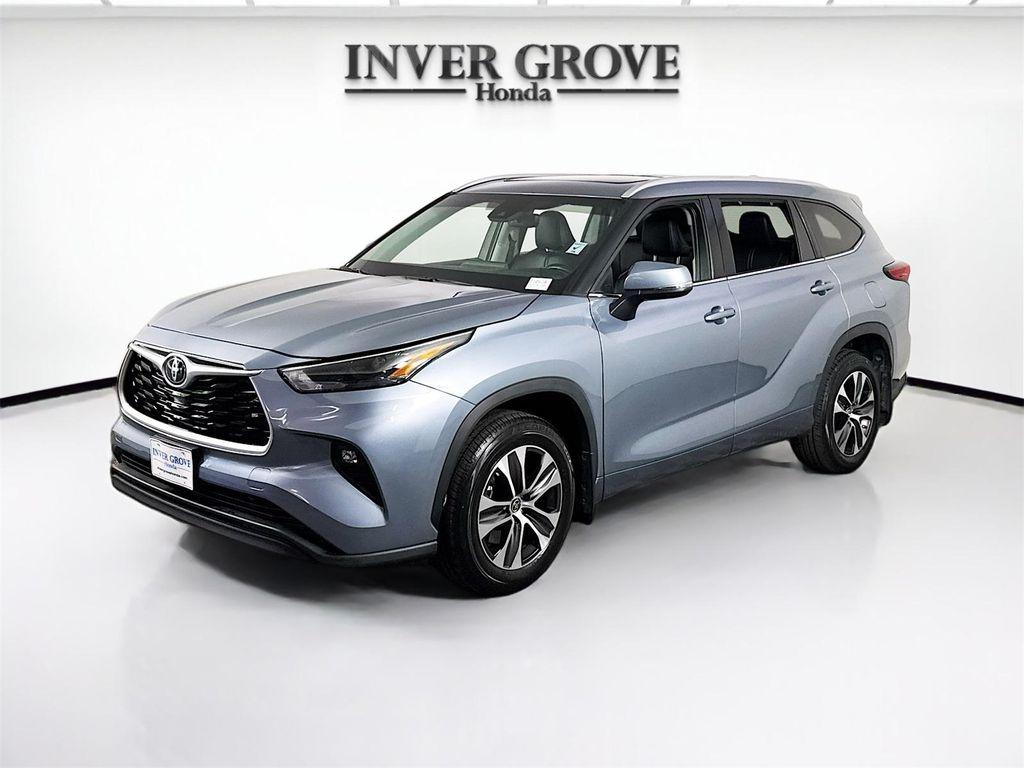 used 2022 Toyota Highlander car, priced at $38,690