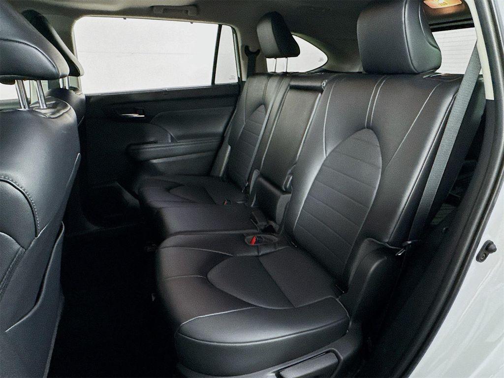 used 2022 Toyota Highlander car, priced at $38,990
