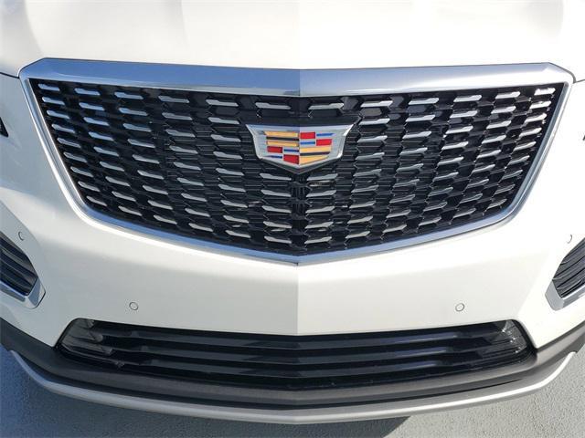 new 2025 Cadillac XT5 car, priced at $54,215