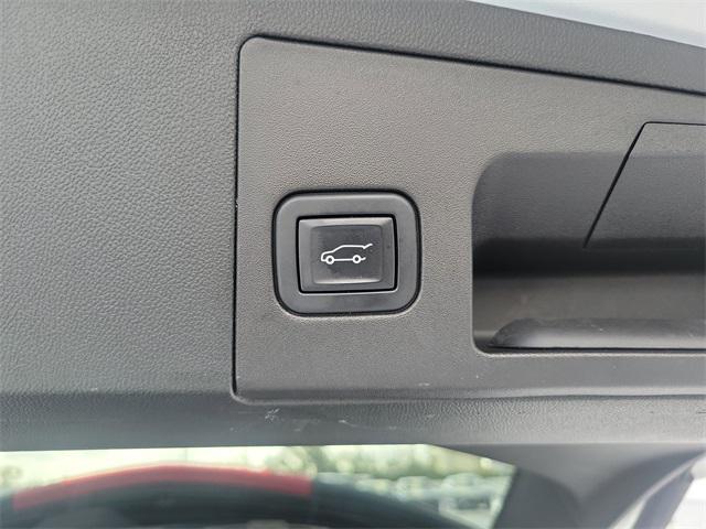 used 2023 Cadillac XT5 car, priced at $28,664