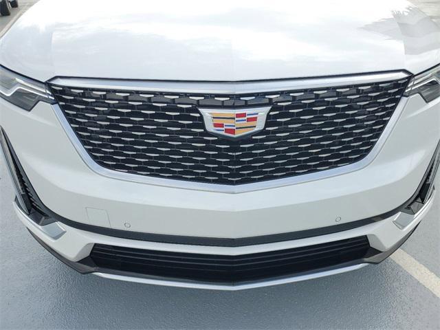 new 2025 Cadillac XT6 car, priced at $52,110