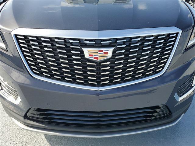 new 2025 Cadillac XT5 car, priced at $52,615