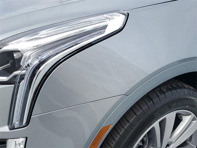 new 2025 Cadillac XT5 car, priced at $52,990