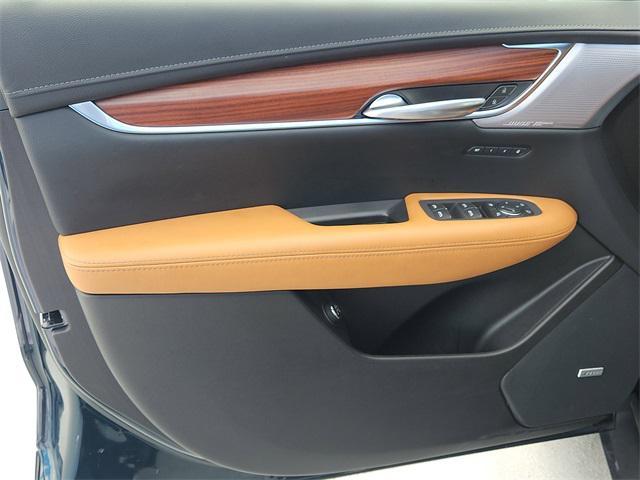 new 2025 Cadillac XT5 car, priced at $52,715