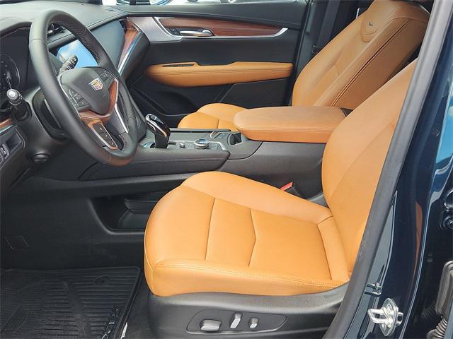 new 2025 Cadillac XT5 car, priced at $52,715