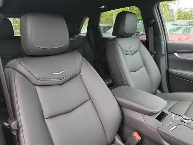 new 2025 Cadillac XT5 car, priced at $45,690