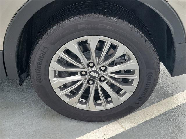 used 2025 Cadillac XT4 car, priced at $35,500