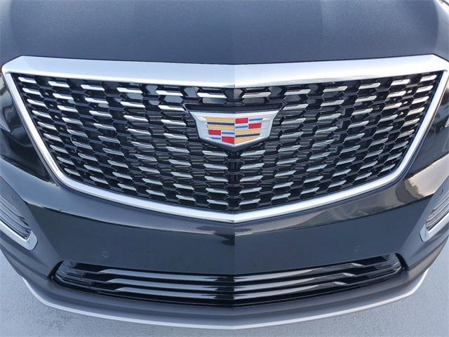 new 2025 Cadillac XT5 car, priced at $53,615