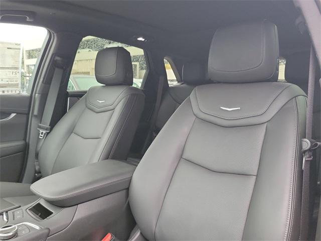 new 2025 Cadillac XT5 car, priced at $53,615