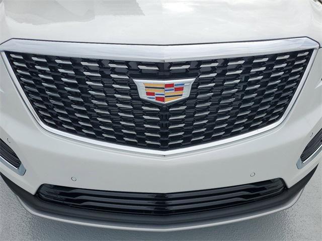 new 2025 Cadillac XT5 car, priced at $56,490